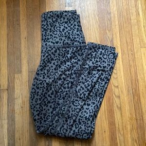 SALE🌟 3 for $12 Leopard print cropped workout leggings